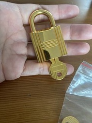 罕有 HERMES gold shoulder birkin kelly rare big large lock 金色鎖 charm ado mini kelly watch