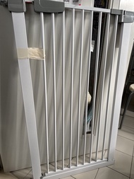 白色兒童安全閘 寵物閘 門欄 闊67-70 cm 高100cm