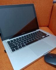 apple macbook pro 13.3吋 2010版 正常 清屋價 睇戲正 當零件機賣 純機
