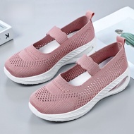<[CDATA[Women's Breathable Cloth Sneakers]]>