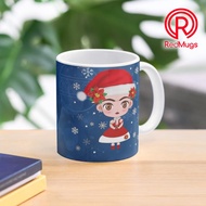 Mug Kopi Frida Kahlo Christmas Cute Frida Kahlo cartoon with Santa claus hat Classic Mug