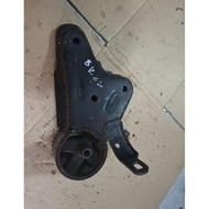 MESIN Engine mounting side engine mount nissan sentra B12 E16 88 89 transmissionKiri