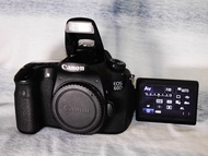 Canon 60D ตัวกล้อง กล้องดิจิตอล EOS 60D ได้รับการออกแบบมาเพื่อสร้างสรรค์ภาพได้อย่างสมบูรณ์แบบ โดยมีเซ็นเซอร์และชิปประมวลผลภาพที่สามารถถ่ายภาพต่อเนื่องด้วยความเร็วสูงถึง 5.3 เฟรมต่อวินาที ในขณะที่ชัตเตอร์มีความเร็ว 1/8000 วินาที ให้คุณมั่นใจได้ว่าสามารถเก็