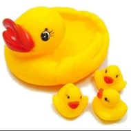 bebek mainan karet mandi induk+3 anak bebek