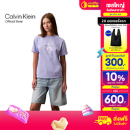 CALVIN KLEIN เสื้อยืดคอกลมแขนสั้นผู้หญิง Monogram Logo ทรง Regular รุ่น 47B865G VHP - สีม่วง