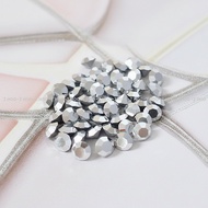 Preciosa Czech Comet Argent Light  V-Cut Round Stone