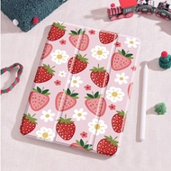 เคสไอแพด สตรอเบอร์รีและดอกไม้เล็กๆ ใช้ได้กับ Apple iPad Air 11 (2025 M2) / iPad 11th Gen 11" (A16 20