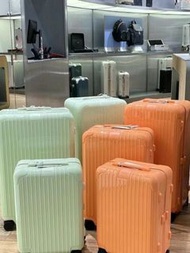 rimowa essential trunk plus size 33"