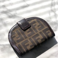 【 日本直送　名牌中古包 】FENDI フェンディ ズッカ ジャガード 二つ折り 財布 ブラウン vintage ヴィンテージ オールド 3jbzkz