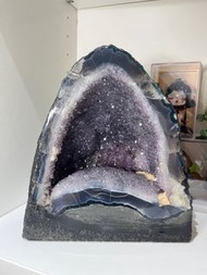 紫水晶洞（內有方解石）