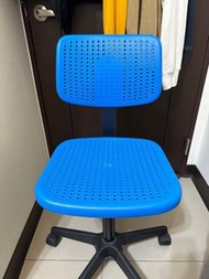 藍色IKEA椅子