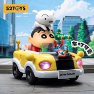52TOYS เครยอนชินจังรุ่นที่จำกัดรถแบบไดนามิกของคนขับรถที่ทันสมัยเล่นตุ๊กตาของขวัญวันเกิดเด็กหญิงตุ๊กต