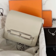 99新全配❤️ #愛馬仕 #豬鼻子19 #roulis #mini #冰川白 銀扣