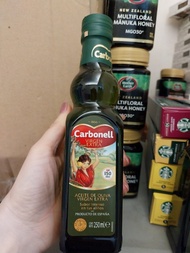$100／兩支，$200／5支。Carbonell 特級初榨橄欖油（Extra Virgin Olive Oil）。 
容量: 250毫升 
產地: 西班牙 
特色: 採用冷壓榨取，油酸值低於0.3%