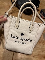 Kate Spade 新款迷你托特包（白）usakerker代購購入。不議價‼️