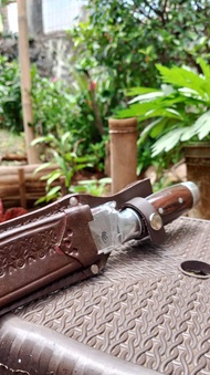 Golok Baja Super Tajam Serbaguna Dari Sipuhan Baja putih Model Belati