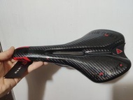 全新Brand New碳皮單車座墊(座位)bicycle seat cushion（saddles）紅、藍、綠、全黑 四色可選Available in red, blue, green and black