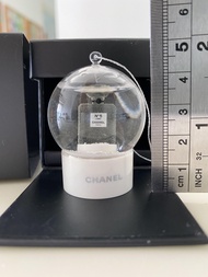 Chanel VIP Gift  snow globe 飄雪水晶球掛飾$180