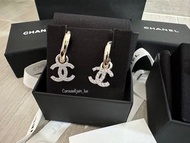 🆕全新Chanel 23P 23S Classic CC logo Earrings 🖤香奈兒淡金閃鑽經典CC垂釣耳環 SLG