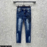 Extremely youthful and dynamic jeans