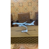 Miniature limited edition singapore airlines airbus A360-900