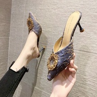 พับซาตินบุญนิ้วเท้าครึ่งรองเท้าแตะแจ๊กเก็ตของผู้หญิงrhinestoneรอบหัวเข็มขัดชี้นิ้วเท้ากริชรองเท้าแตะส้นสูง  Pleated Satin bread head half slippers women's outer wear rhinester round buckle pointy fine heel sandals high heels Blue 40