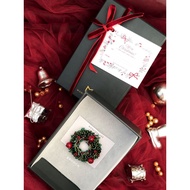 BC BC BC BC241125002 – Mistletoe Brooch I Christmas2025