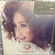 TWINS 蔡卓妍 年年 親筆簽名 CD