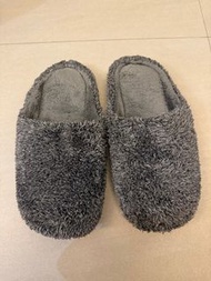 毛毛拖鞋
