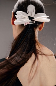 Brut Anemone hairband - ยางมัดผมรูปดอกไม้