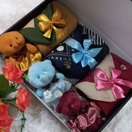 HADIAH BIRTHDAY/ HADIAH UNTUK WANITA/ HADIAH IBU /HADIAH KORPORAT/ GIFTBOX/ ANNIVERSARY GIFTBOX/ HAD