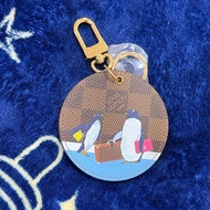 LV 棋盤格企鵝吊飾 鑰匙圈