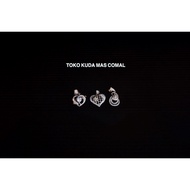 White Pendant Content 375, Weight 2 Grams