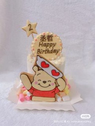 小熊維尼蛋糕* winnie the Pooh 蛋糕*維尼熊蛋糕*手提盒3/4吋曲奇蛋糕*迷你蛋糕*1人蛋糕*2人蛋糕*曲奇蛋糕*忌廉蛋糕*卡通蛋糕*海綿蛋糕*自訂蛋糕*卡通蛋糕*生日蛋糕*戚風蛋糕*