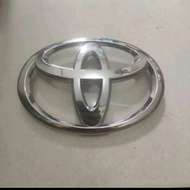 Innova Front emblem logo 2009-2015