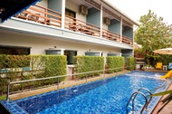 โรงแรมบ้านไออุ่น บางแสน (Baan I Un Pool Villa)