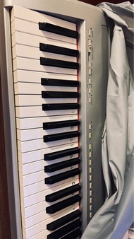 Yamaha P85 piano