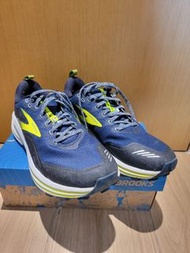 Brooks Cascadia 16 running shoes