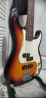 Squier by Fender P Bass Special Sunburst Electric Bass Guitar