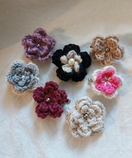 小山茶花。胸針。髮夾。別針