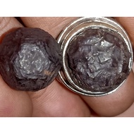 A pair of one lostone fingerRing 7