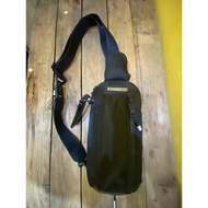 Tumi Esport sling bag