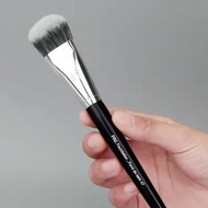 One Piece Makeup Brush With Cover Foundation Blender Synthetic Fiber Bristles Ergonomic Handle U8b1