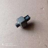 Toyota Harrier Gen 1 V6 3.0 oil sensor Switch, quality removal