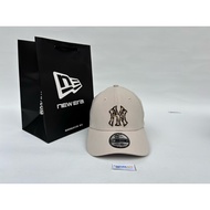 NEW ERA 39Thirty Outlined NY New York Yankees FITTED Black Original Hat