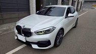 2019年BMW 1-Series 118i領航版第三方專業認證為A級,內裝完整質感漂亮,電控系統按鍵操作正常,里程數跑45851公里車況透明公開附車輛鑑定報告書購車安心。（認證售價85萬）※引擎型式