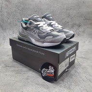 Selling New Balance 992 Grey shoes