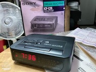 功能正常，ICF-c26已測試完畢（沒電池蓋）二手95成新20多年前的Sony床頭收音機鬧鐘