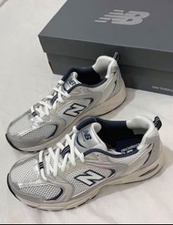 New Balance 530 舒適 網布織物合成革 跑步鞋 灰銀