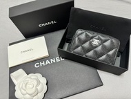 售 全新Chanel 經典拉鍊零錢包 粒紋小牛皮與銀色金屬 黑 編號  AP0216 Y01588 C3906